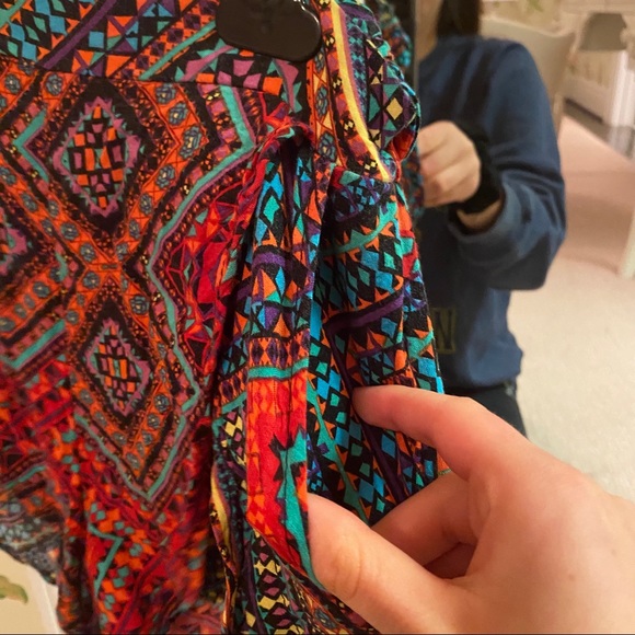 LF multicolor patterned flowy skort 🌈 - Picture 6 of 11